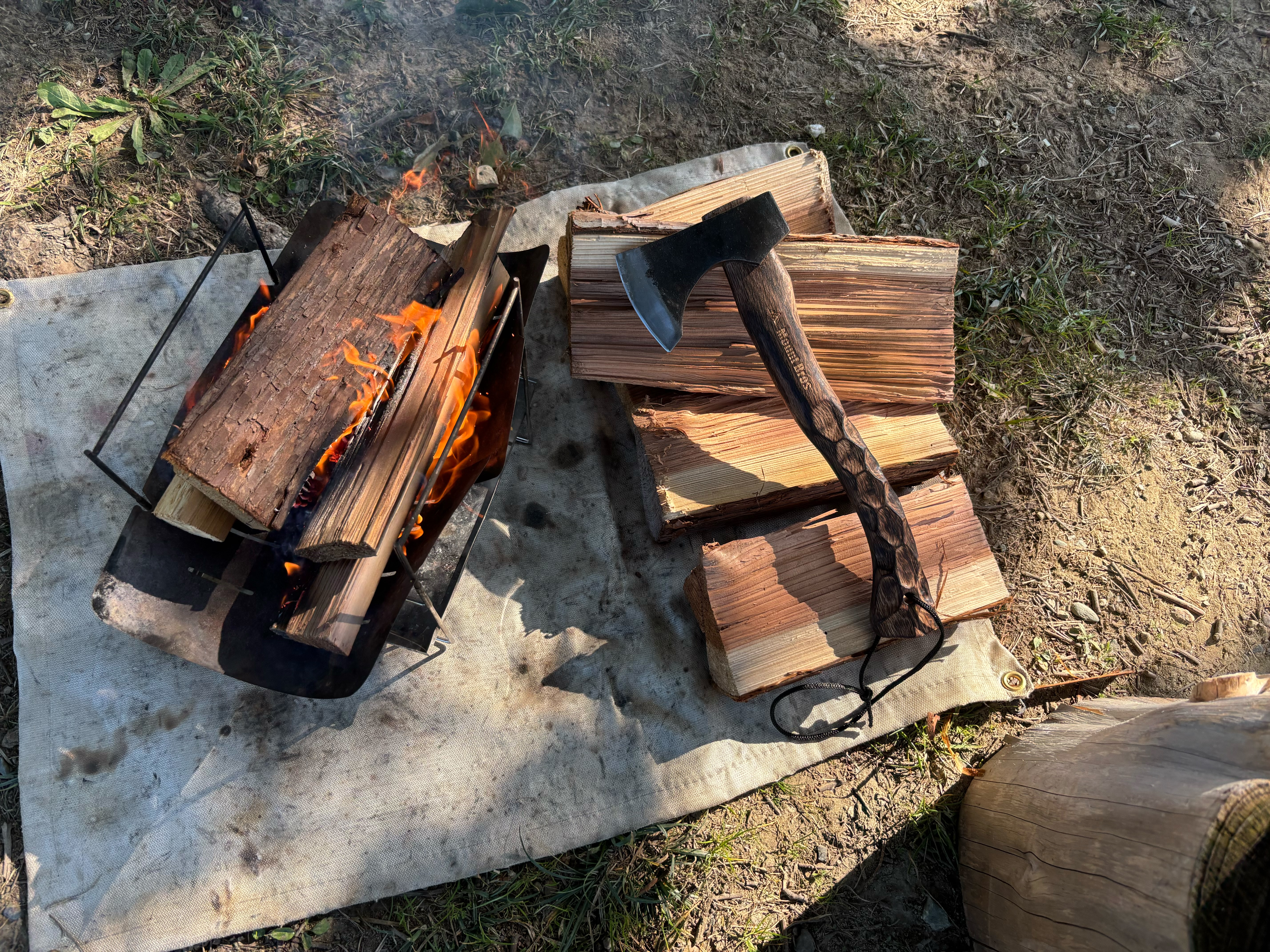 焚き火と家族の風景